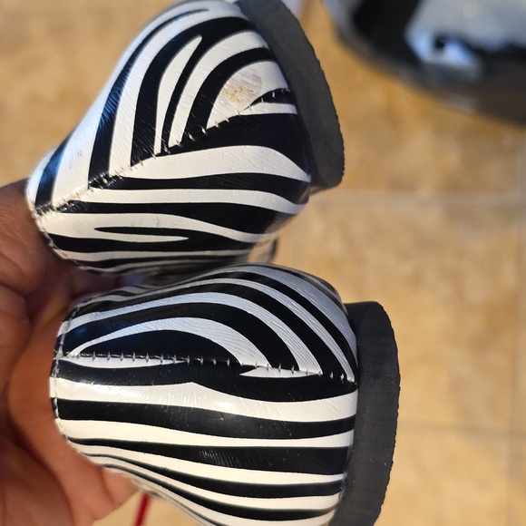 Stylish Zebra Print Flats with Red Fringe - Picture 3 of 3